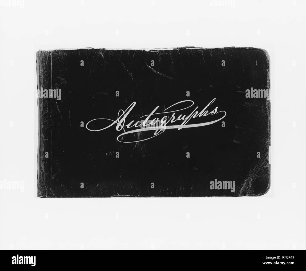 Taccuino di nord-ovest americano e canadese scenario. Artista: Albert Bierstadt (American, Solingen 1830-1902 New York). Dimensioni: Coperchio: 4 3/4 x 7 1/2 x 7/16 in. (12.1 x 19.1 x 1.1 cm) Fogli: 4 5/8 x 7 1/2 in. (11,7 x 19,1 cm). Data: 1890. Questa immagine rappresenta uno degli ottantotto disegni in questo taccuino. Museo: Metropolitan Museum of Art di New York, Stati Uniti d'America. Foto Stock