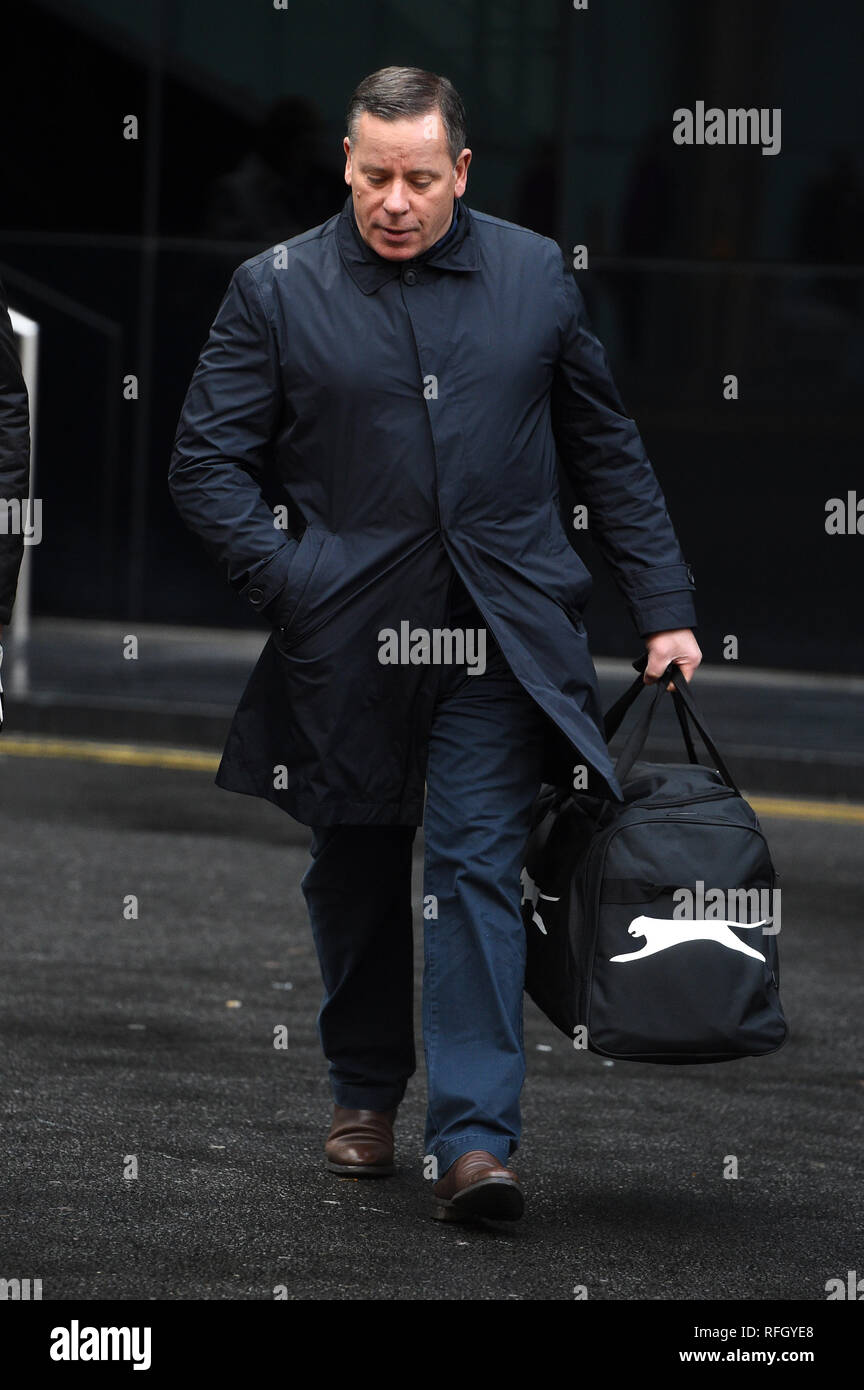 Rottami di metallo concessionario Charles Matthews, 55, di Virginia Water, Surrey, arriva a Southwark Crown Court di Londra, per essere condannato per la manipolazione di gioielli rubati per decine di migliaia di sterline. Foto Stock