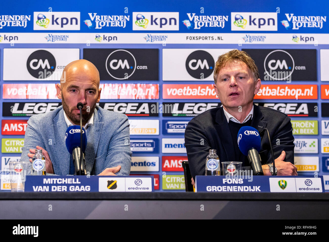 BREDA, Paesi Bassi, 25-01-2019, calcio, NAC Verleghstadium ratto, olandese eredivisie, stagione 2018/2019, NAC coach Mitchell van der Gaag (L), ADO Den Haag coach Fons Groenendijk (R), durante la persconference NAC - ADO, Punteggio finale : 1-1 Foto Stock