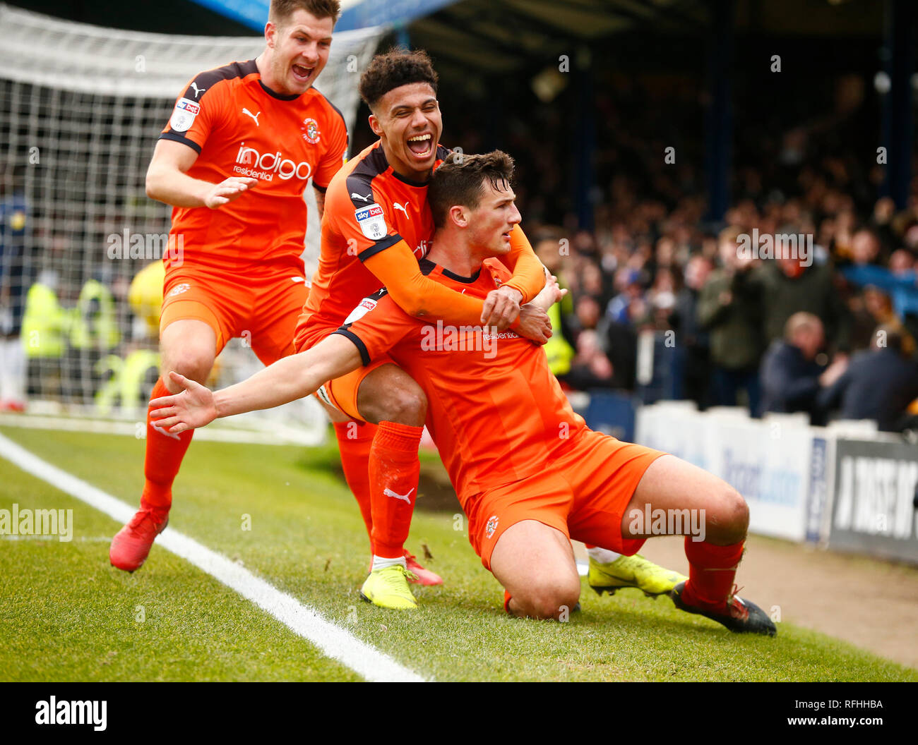 Southend, Essex, Regno Unito. 26 gen, 2019. Southend, 26 gennaio, 2019 Matty Pearson di Luton festeggia il suo punteggio i lati primo obiettivo durante il Cielo lega Bet One match tra Southend United e il centro di Luton a radici di massa Hall, Southend, Inghilterra il 26 Gen 2019. Credit: Azione Foto Sport/Alamy Live News Foto Stock