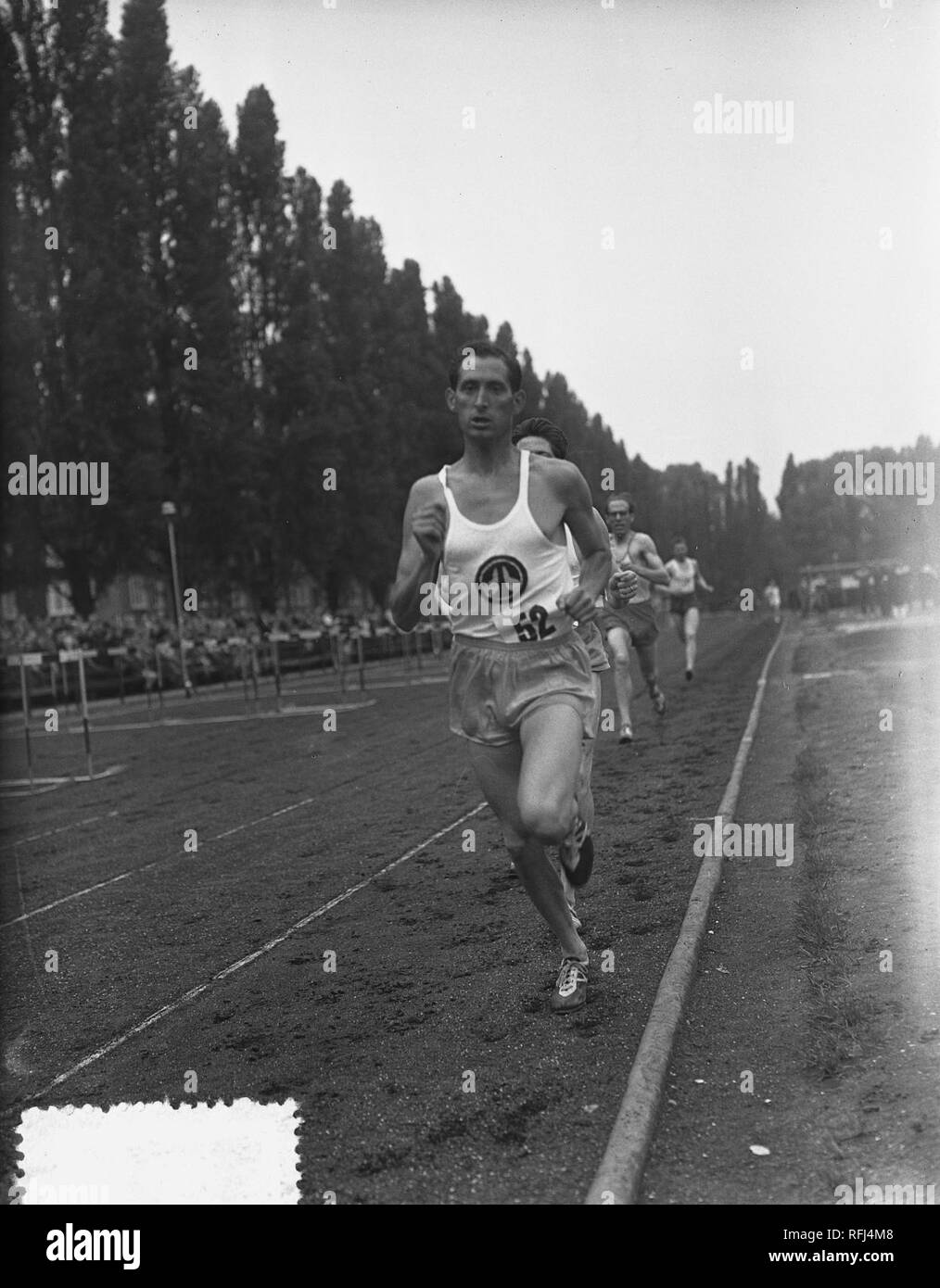 Atletiek Amsterdam P.H. Beker Vereniging 1923 F. Slijkhuis 1500 500 m, Bestanddeelnr 906-4924. Foto Stock
