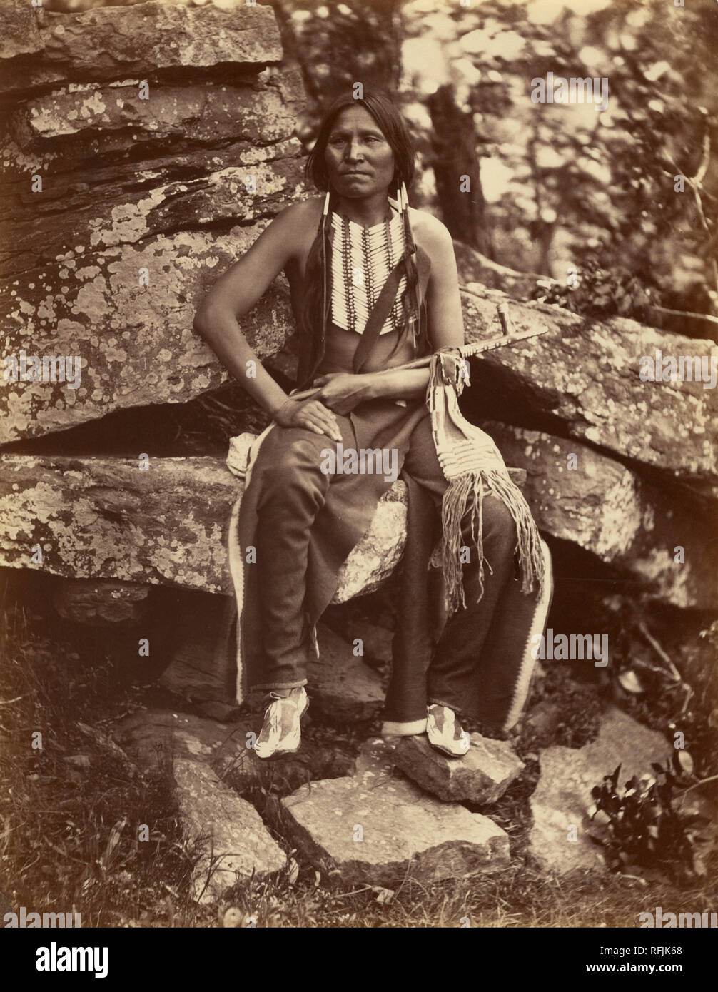 Piccolo Orso, Cheyenne. Data/Periodo: Maggio 10, 1875. Stampa. Albume d'argento. Altezza: 219 mm (8.62 in); larghezza: 168 mm (6,61 in). Autore: John K. Hillers. Foto Stock