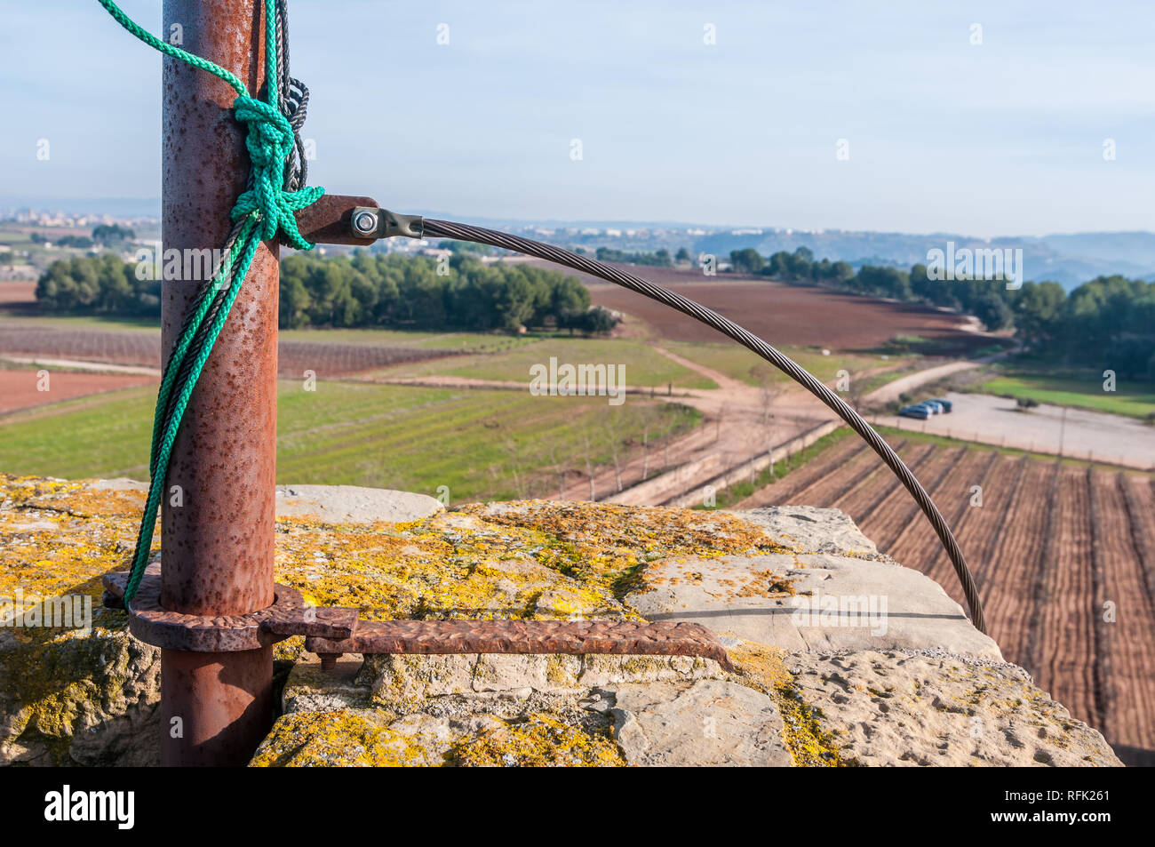 Asta di illuminazione connessione, Oller del Mas castello, Manresa, Catalogna, Spagna Foto Stock