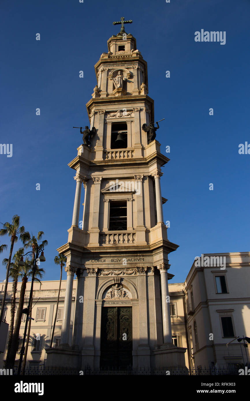 Pompei e il Santuario della Beata Vergine del Rosario e la sua grande cupola Foto Stock