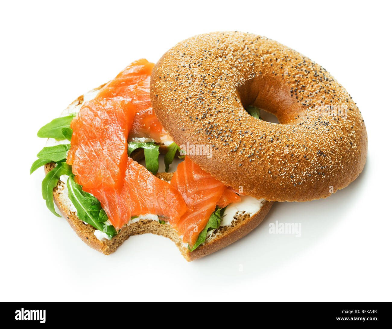 Bagel sandwich con salmone e crema al formaggio isolato su sfondo bianco Foto Stock