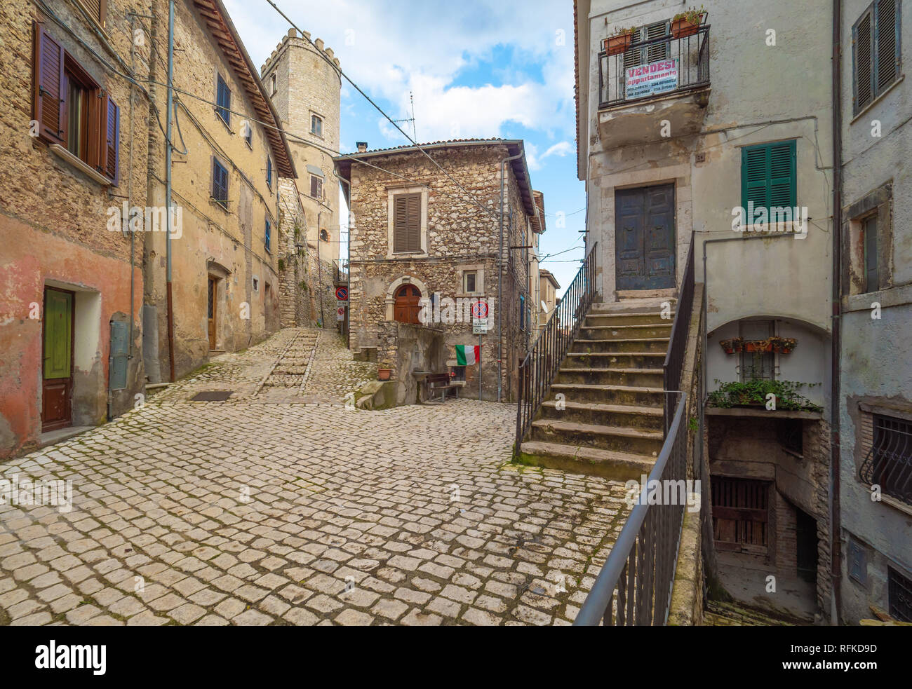 Orvinio (Italia) - Un piccolo e grazioso borgo medievale di soli 387 abitanti, inserito nel club dei borghi più belli; provincia di Rieti. Foto Stock