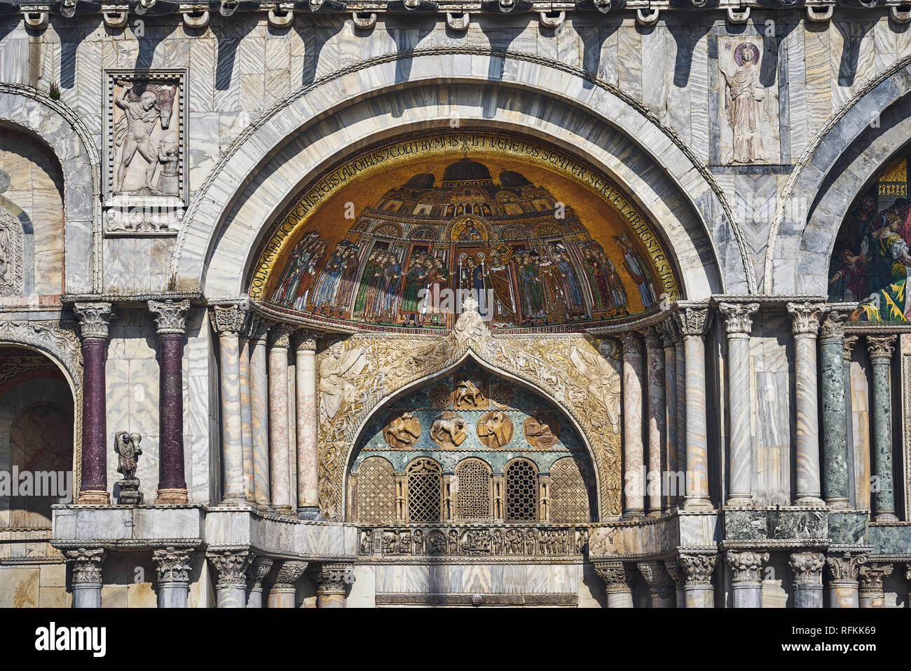 Opere d'arte alle mura e al soffitto della Basilica di San Marco, Venezia Foto Stock