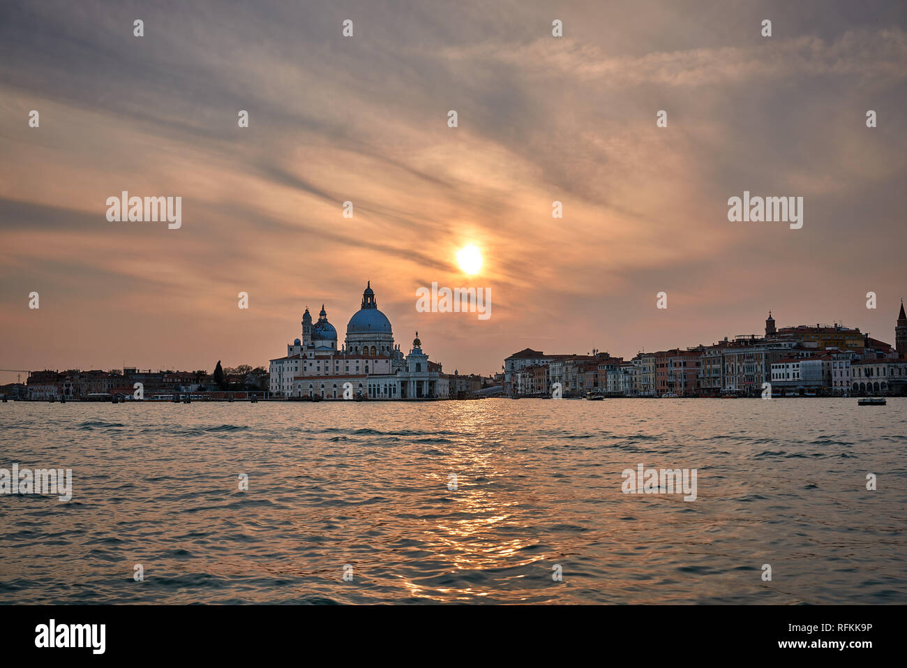Santa Maria della Salute al bellissimo tramonto, Venezia, Italia, Europa Foto Stock