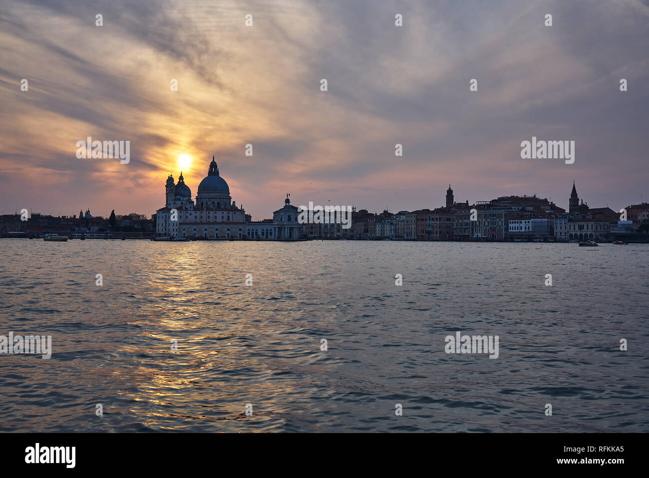 Santa Maria della Salute al bellissimo tramonto, Venezia, Italia, Europa Foto Stock