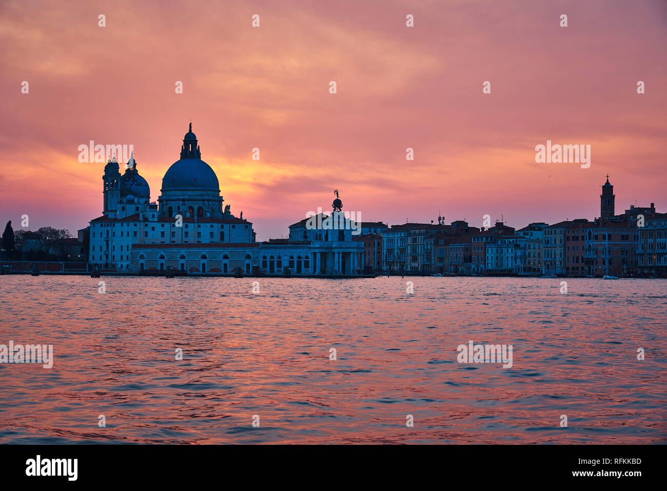 Santa Maria della Salute al bellissimo tramonto, Venezia, Italia, Europa Foto Stock