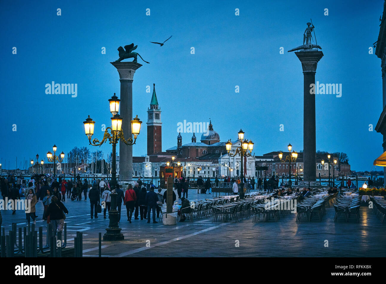 Santa Maria della Salute in serata da Piazza San Marco, Venezia, Italia, Europa Foto Stock