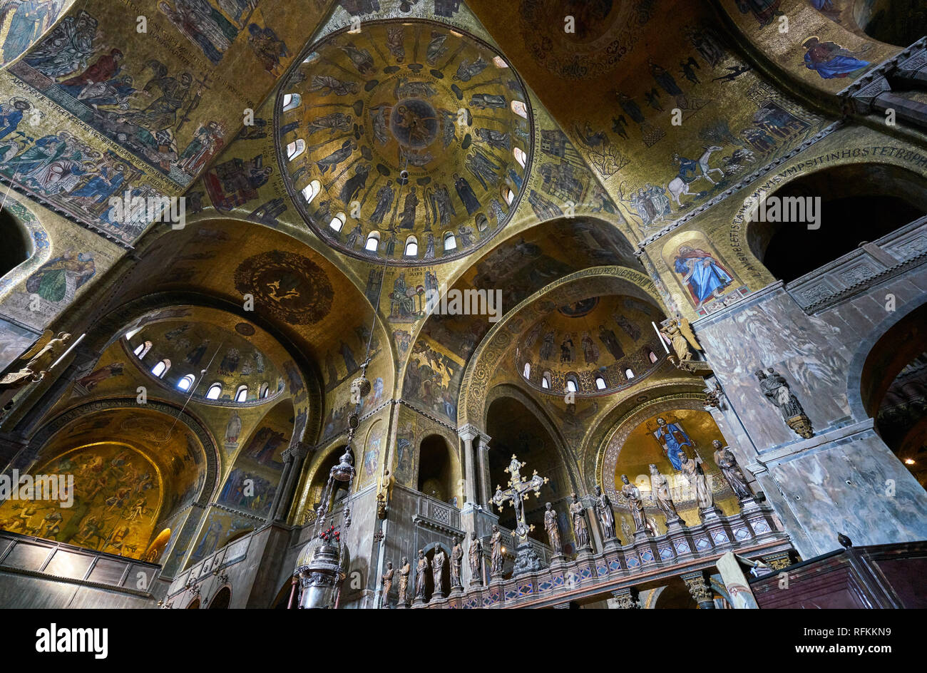 Opere d'arte alle mura e al soffitto della Basilica di San Marco, Venezia Foto Stock