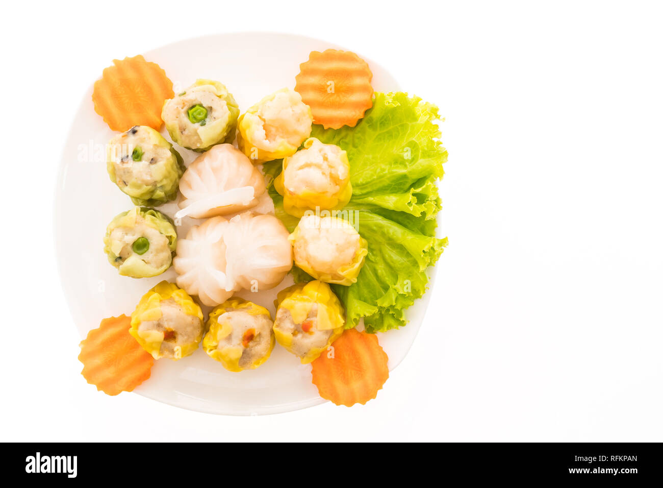 Dim sum e gnocco - cucina cinese in stile piastra bianca isolata su sfondo bianco Foto Stock
