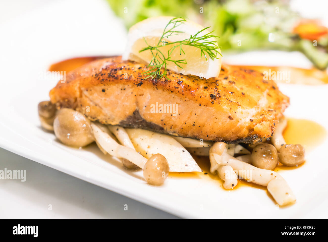 Filetto di salmone alla griglia steak - soft punto di messa a fuoco Foto Stock