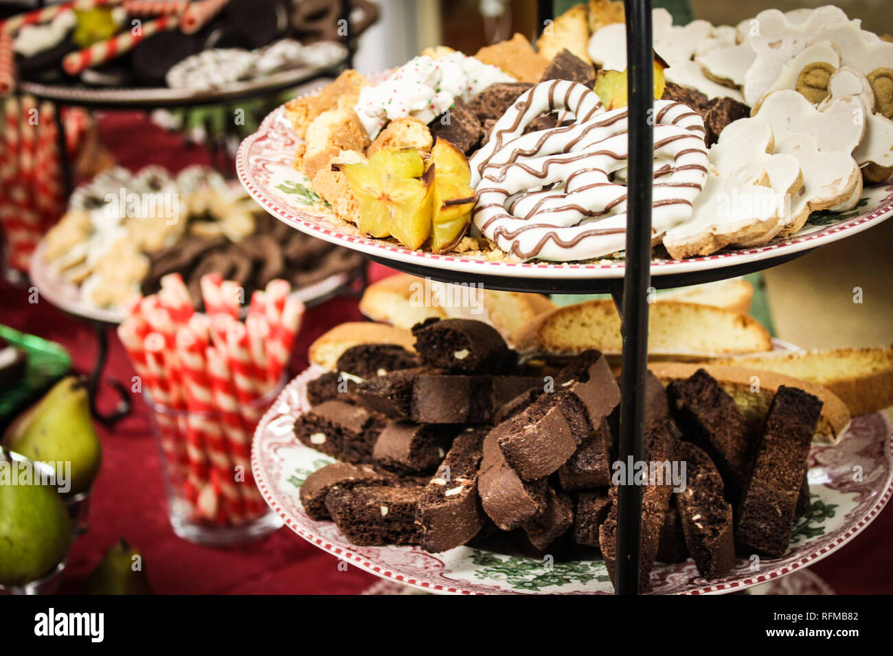 Professionalmente soddisfatti del cibo. Holiday ufficio partito. Foto Stock