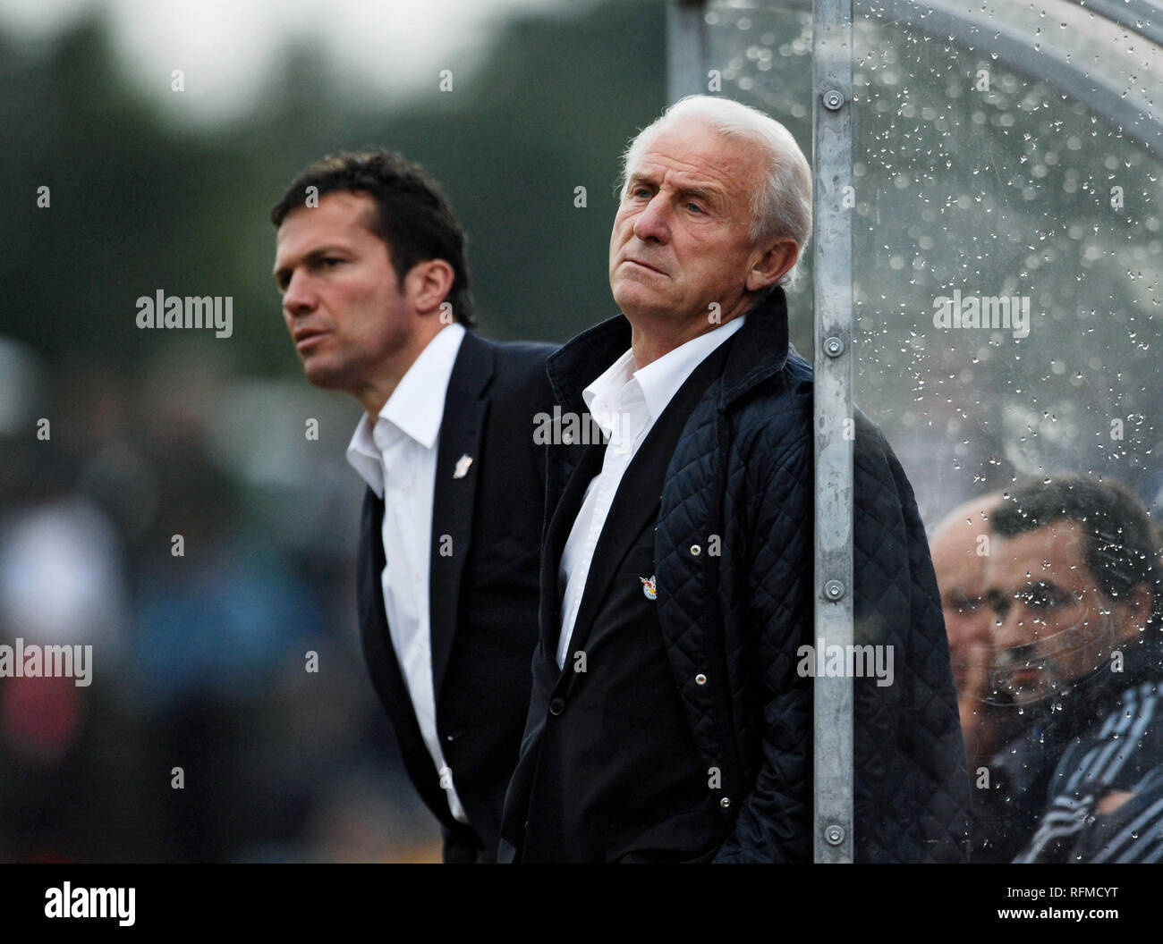 Stadio comunale Troisdorf Germania 30.8.2006, calcio, amichevole internazionale, 1.FC Koeln (Colonia) vs Red Bull Salisburgo --- i responsabili di Salisburgo Giovanni Trapattoni (destra) e Lothar Matthaeus Foto Stock