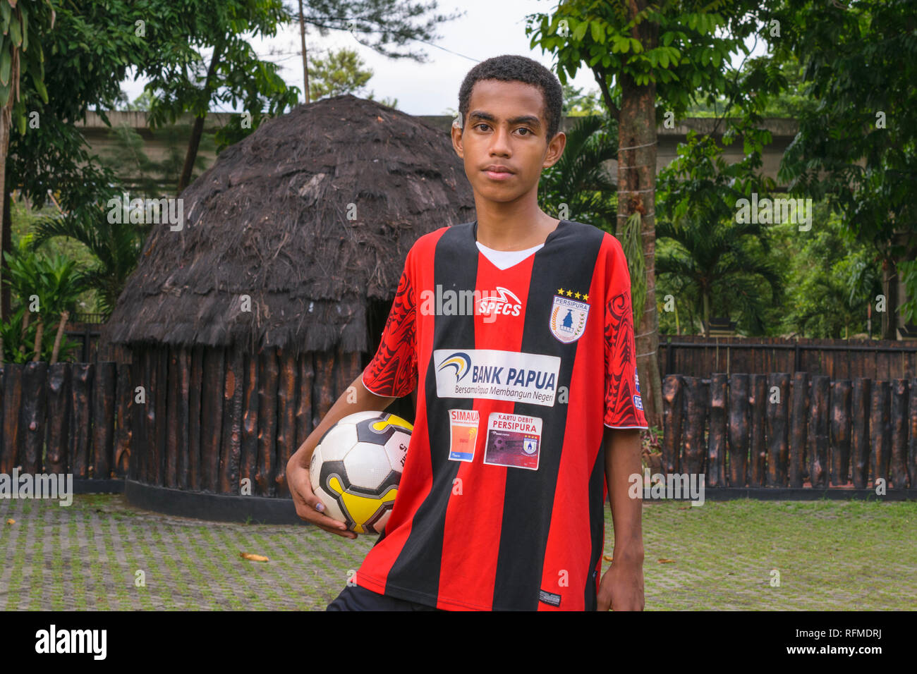 8,39, ragazzo di Papua, IndonesianBook Foto Stock