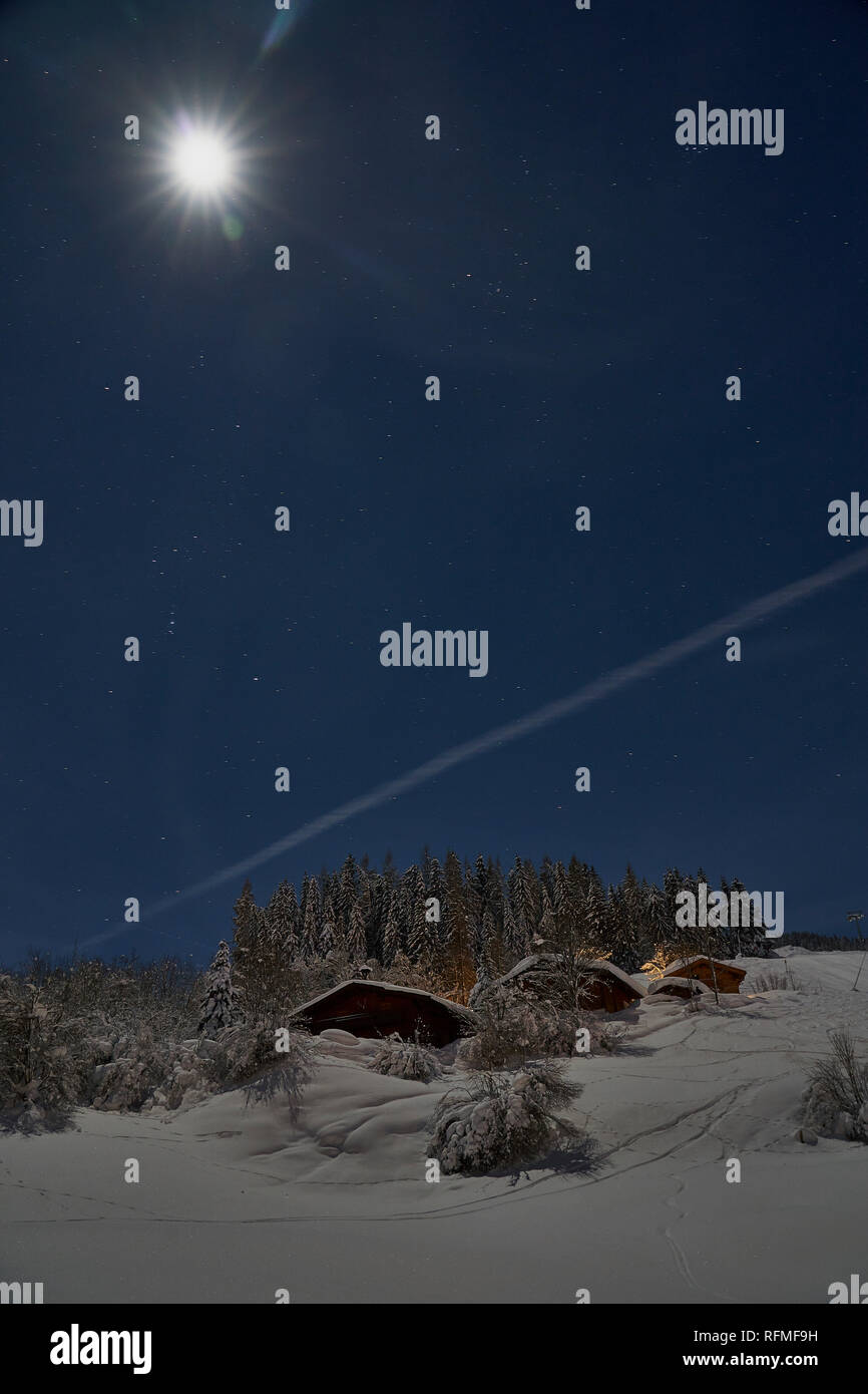 Luna piena notte invernale da favola Foto Stock