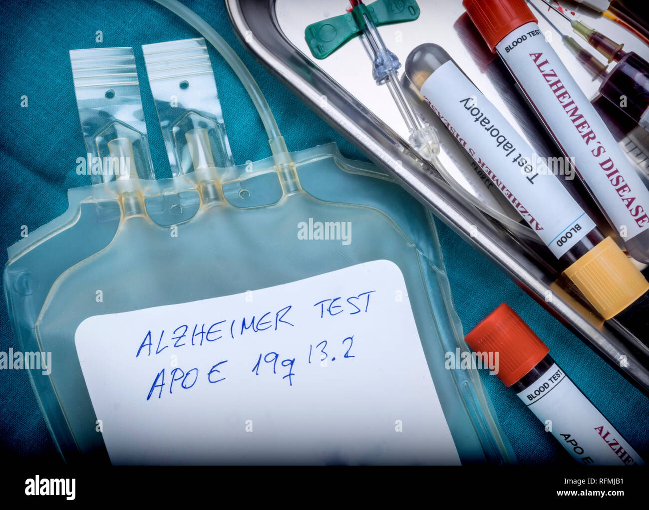 Il campione di sangue da analizzare Porre rimedio contro il morbo di Alzheimer, immagine concettuale Foto Stock