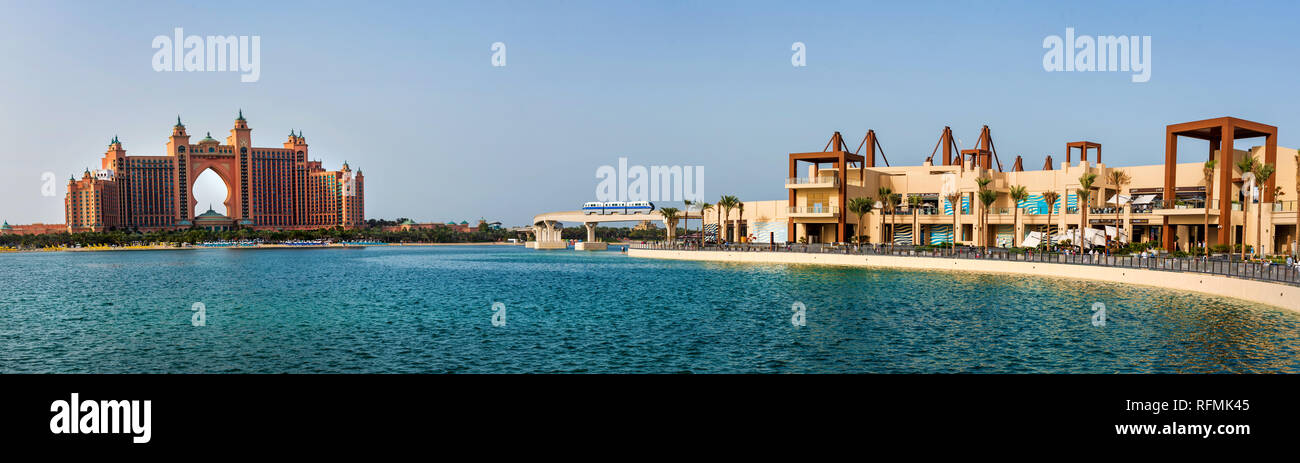 Dubai, Emirati Arabi Uniti - 25 Gennaio 2019: vista panoramica A la Pointe waterfront ristoranti e divertimenti aperto recentemente presso il Palm Foto Stock