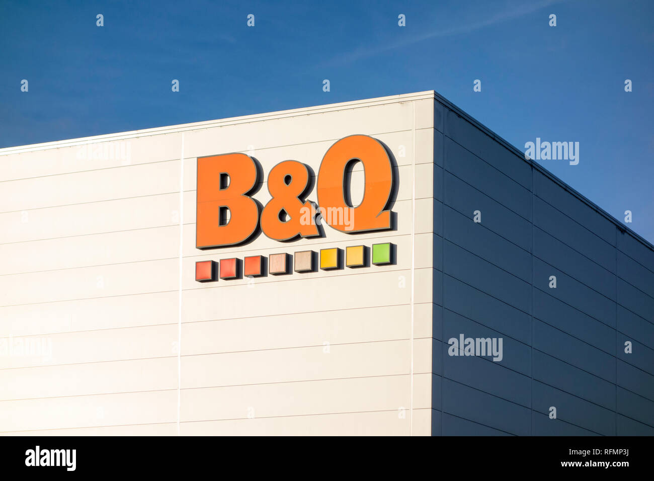 B&Q store. Segno al di fuori di un B&Q shop a Stevenage, Regno Unito Foto Stock