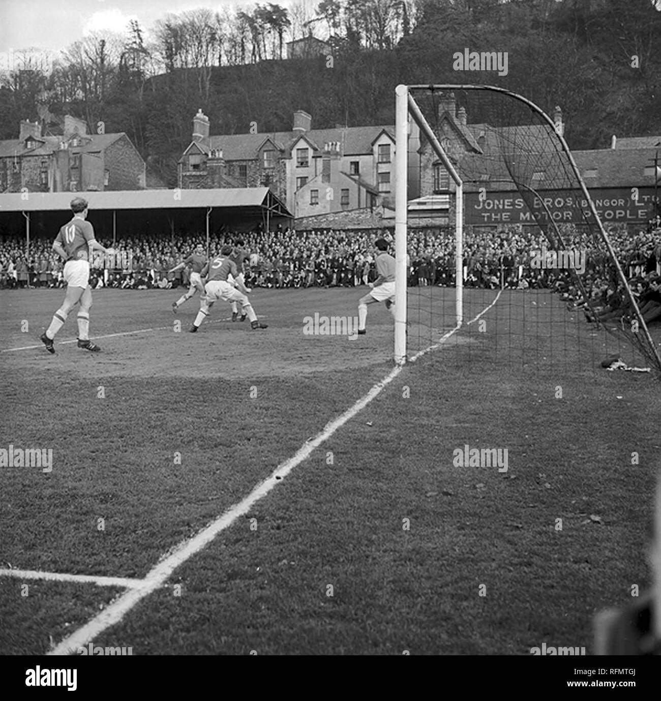 Bangor City v Cardiff City in Welsh Cup concorrenza (14265031583). Foto Stock