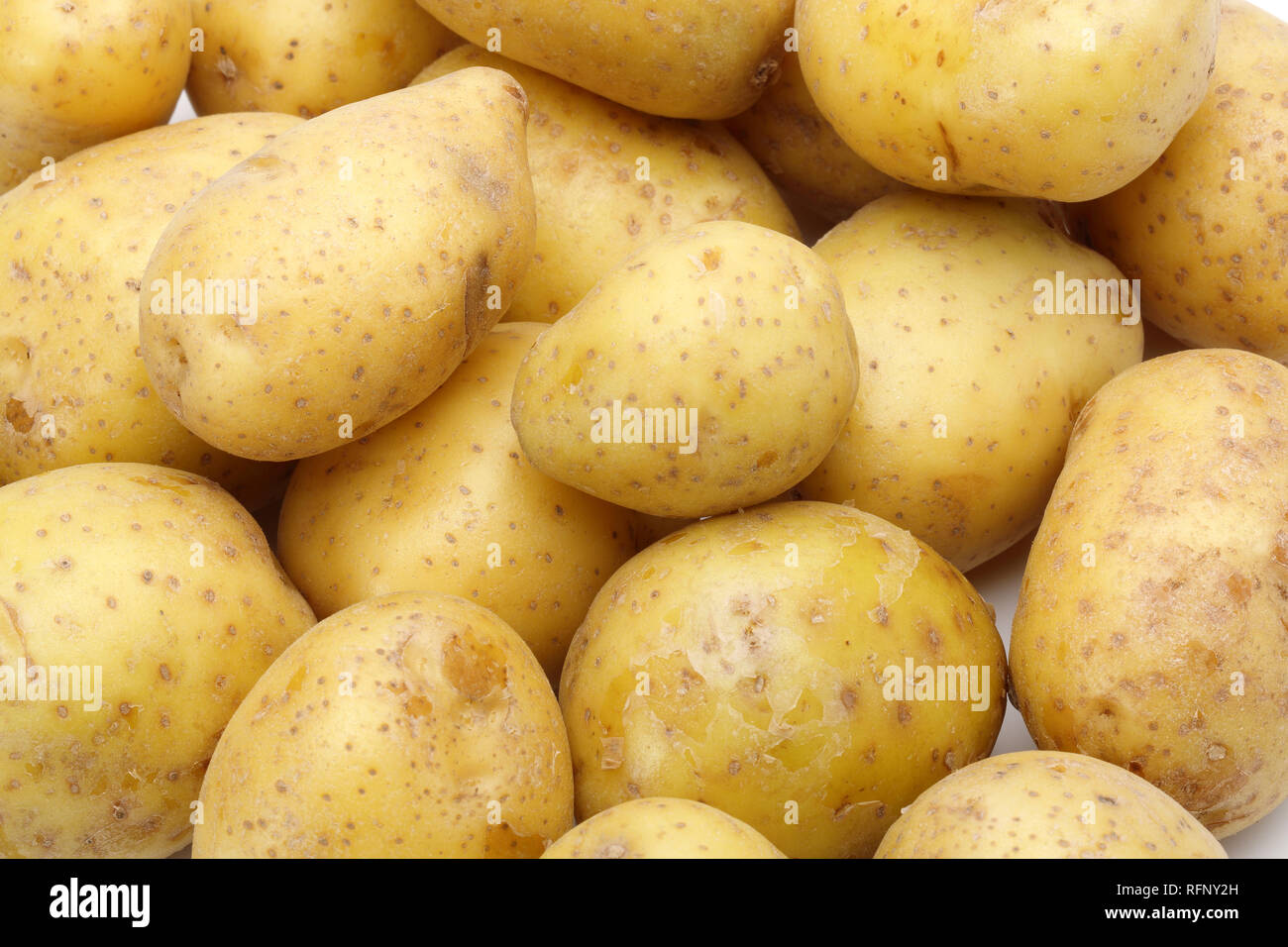 Sullo sfondo di un fresco intero di patate, frame completo Foto Stock