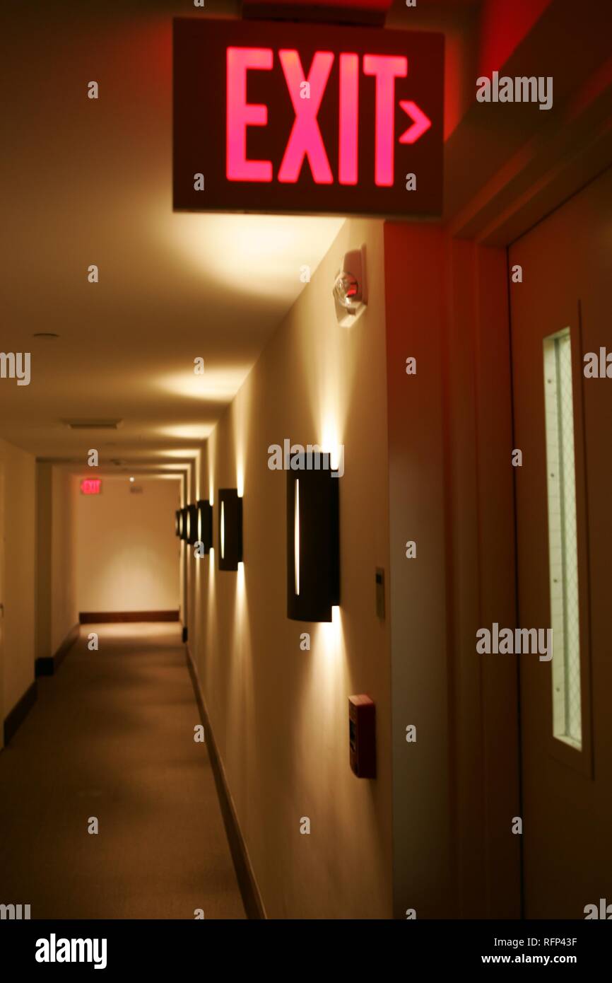 Hotel corridoio, uscita di emergenza segno, Miami, Florida, Stati Uniti d'America Foto Stock