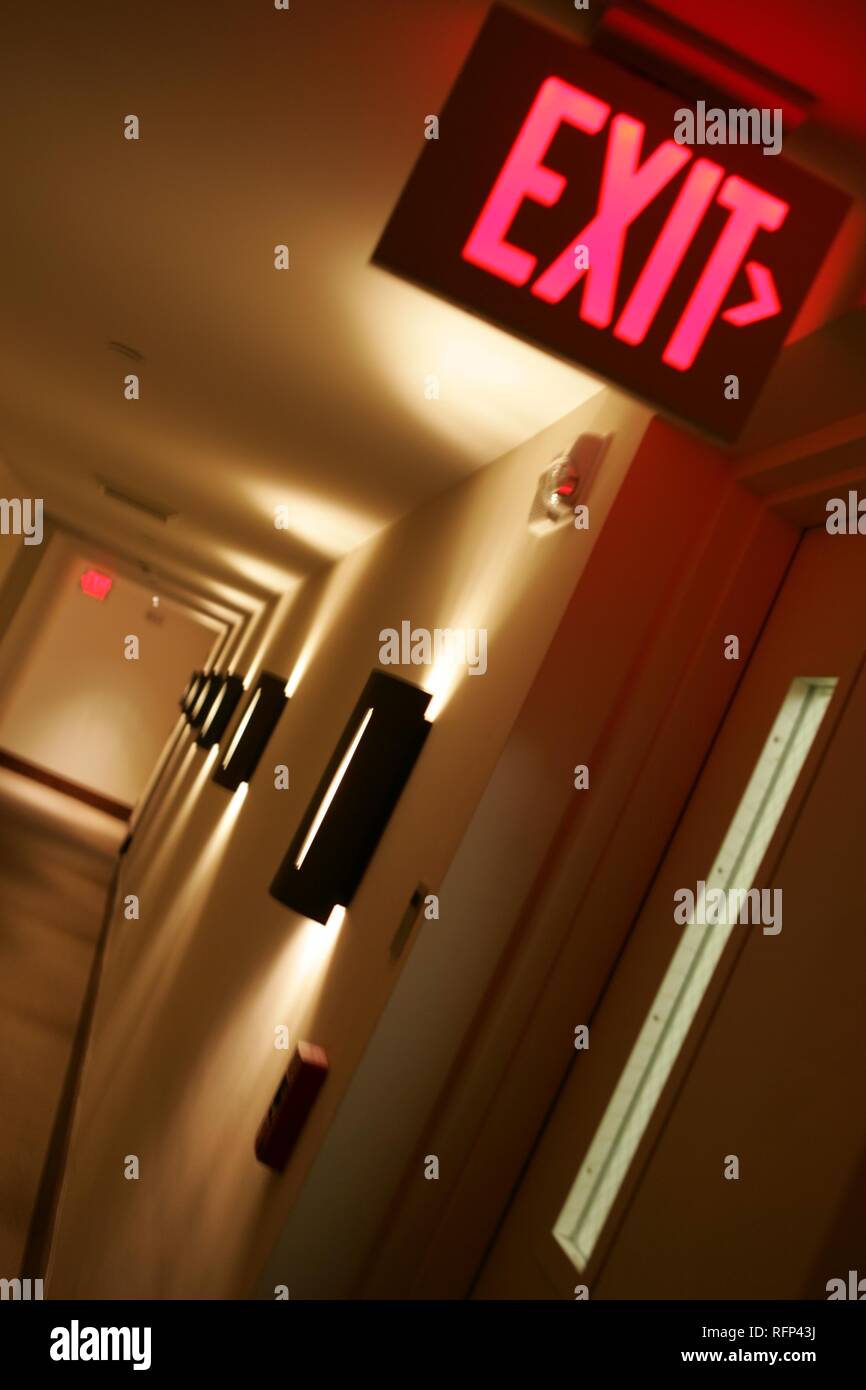 Hotel corridoio, uscita di emergenza segno, Miami, Florida, Stati Uniti d'America Foto Stock