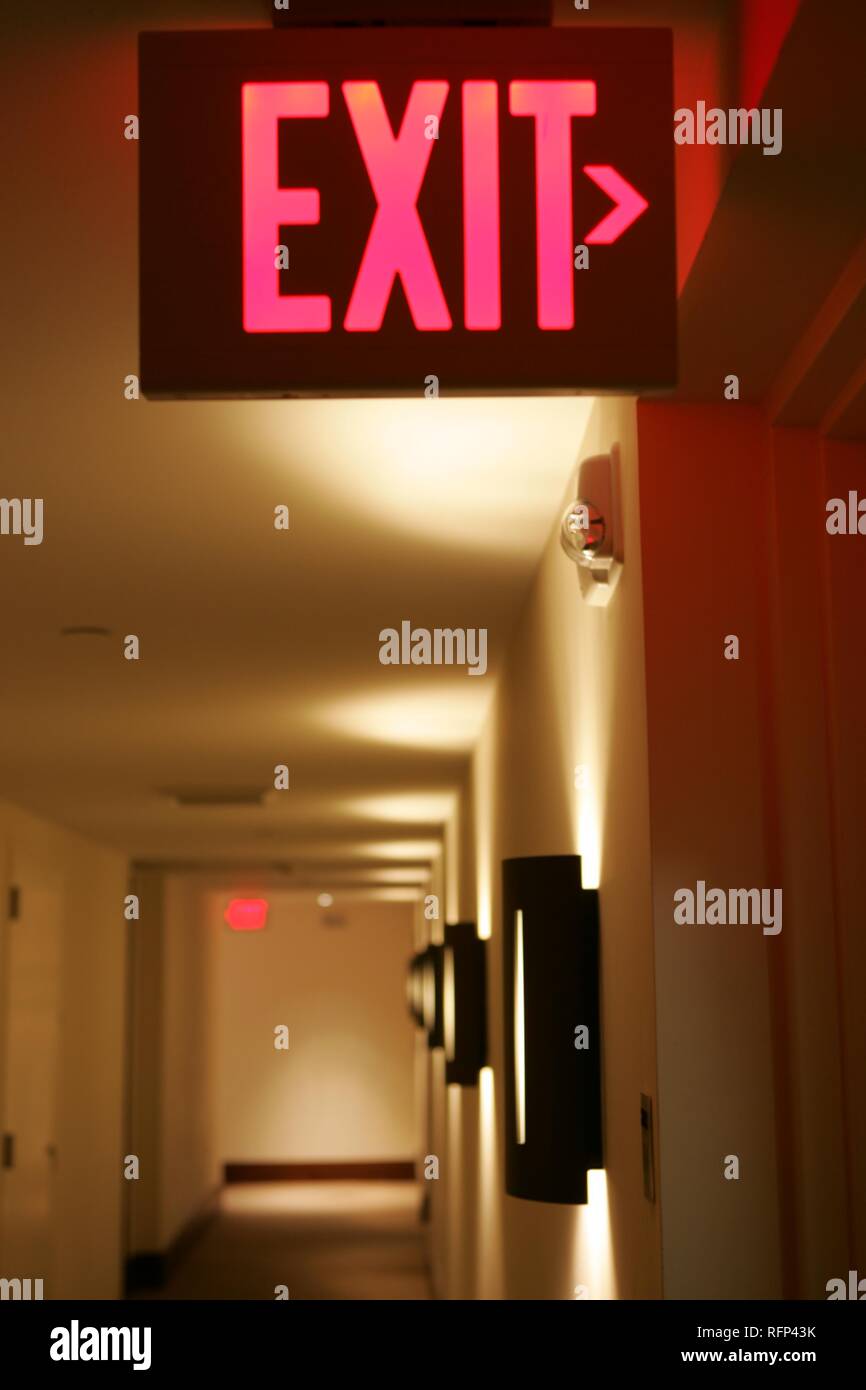 Hotel corridoio, uscita di emergenza segno, Miami, Florida, Stati Uniti d'America Foto Stock