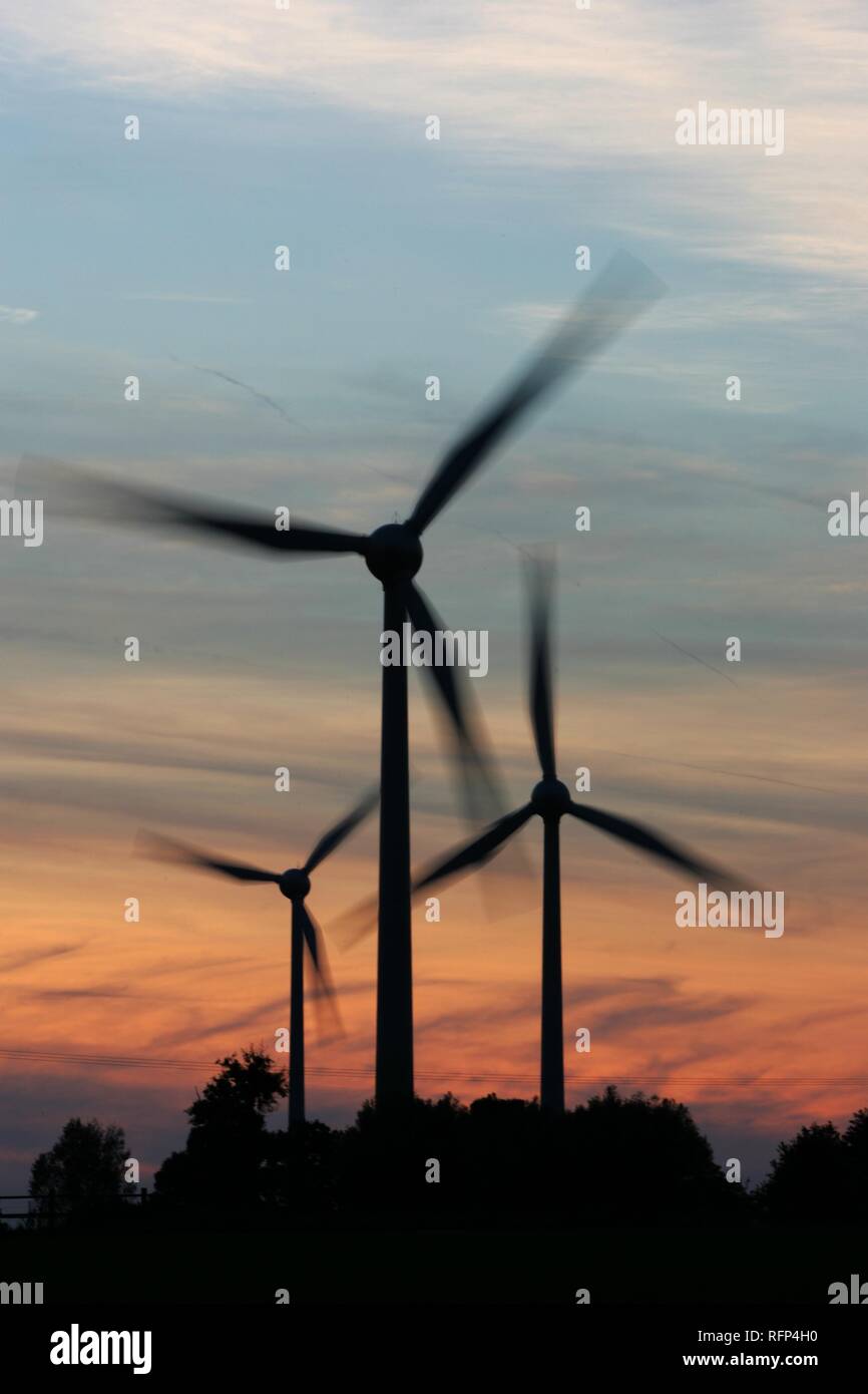 Le turbine eoliche, centrali eoliche vicino a Soest, Nord Reno-Westfalia, Germania Foto Stock