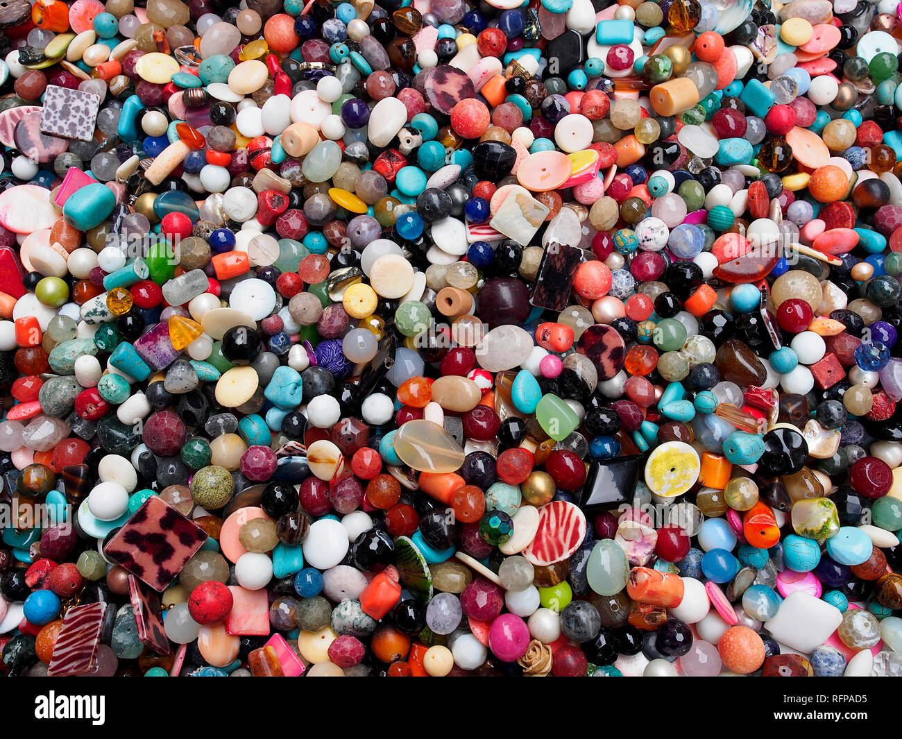 Sfere multicolore e sfere per bigiotteria. Foto Stock