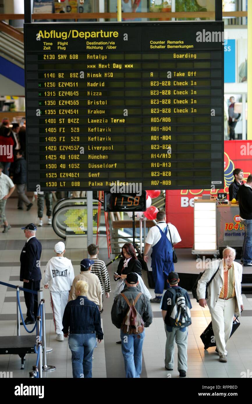 DEU, Germania Berlino : Aeroporto Berlino-schoenefeld. Sala partenze, display di partenza. Foto Stock