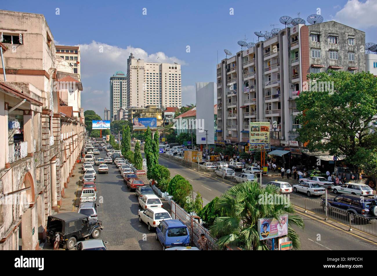 Bogyoke Aung San Road a Yangon, Rangon, MYANMAR Birmania Foto Stock