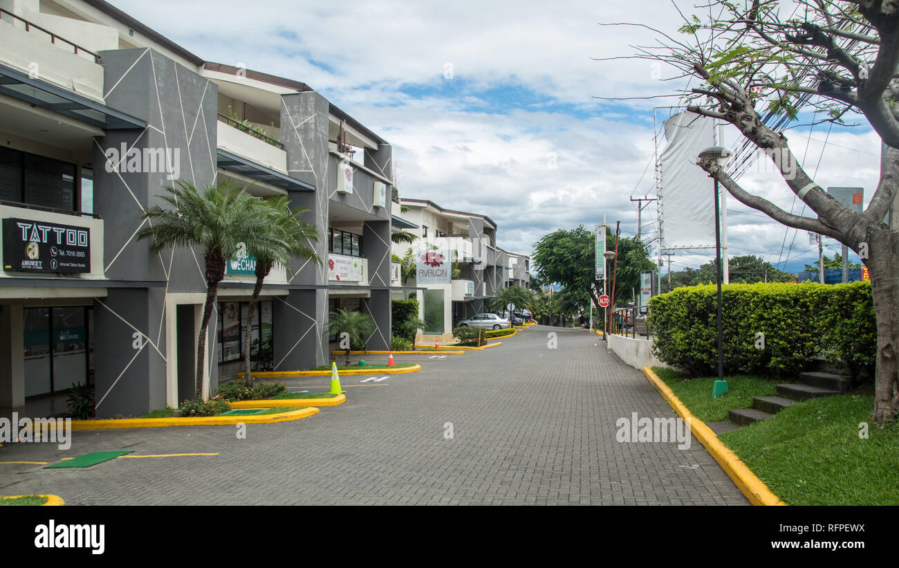 Una foto paesaggistica di Avalon complesso di appartamenti di lusso in Santa Ana, Costa Rica Foto Stock