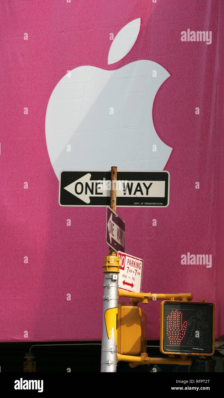 Stati Uniti d'America, Stati Uniti d'America, New York City: città ampia pubblicità per MP3 Apple iPod player, cartelloni pubblicitari. Foto Stock