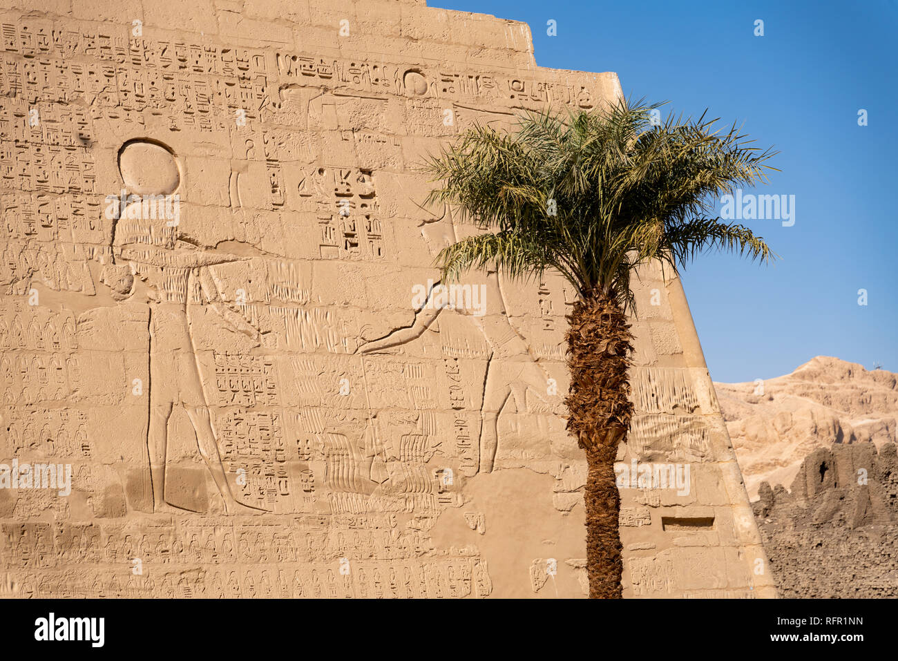 Luxor, Tempio mortuario della Medinet Habu rovine. Egitto Foto Stock