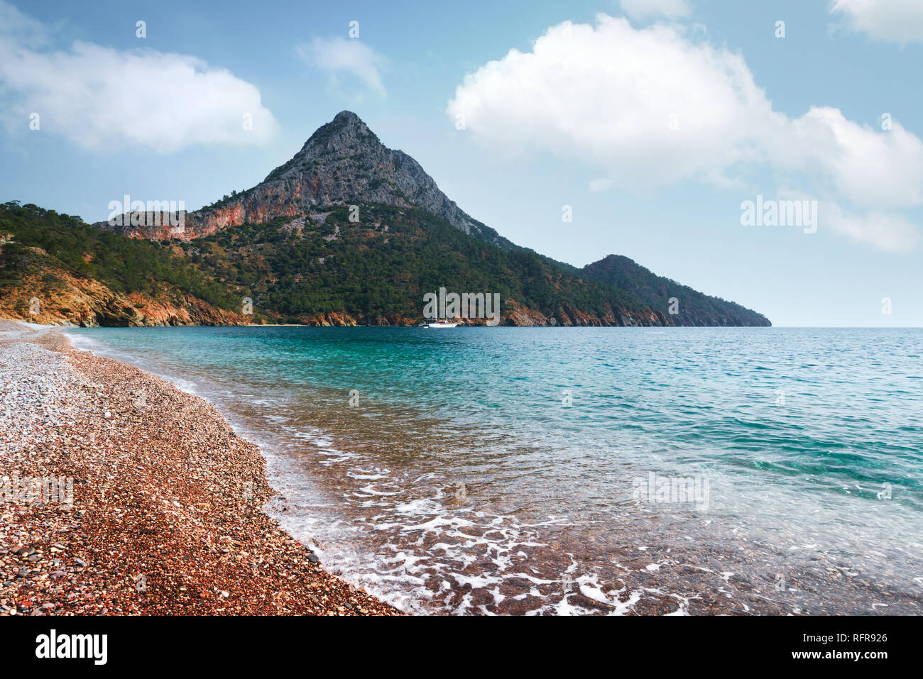 Incredibile paesaggio marino del Mediterraneo in Adrasan, Turchia. Fotografia di paesaggi Foto Stock