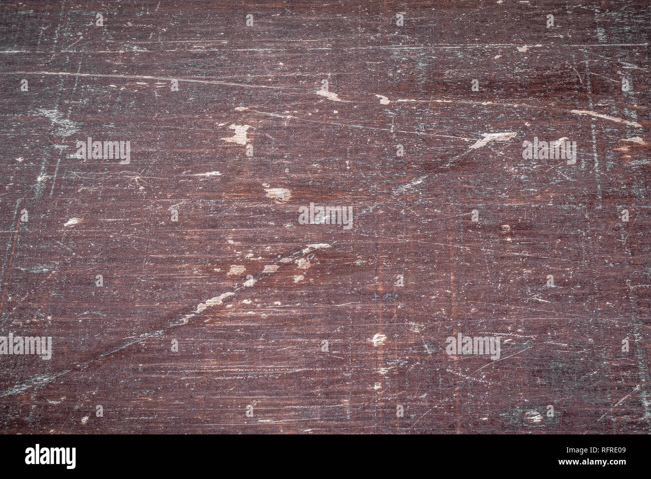 Texture su un vecchio raschiato pezzo di legno da un pezzo di arredamento Foto Stock