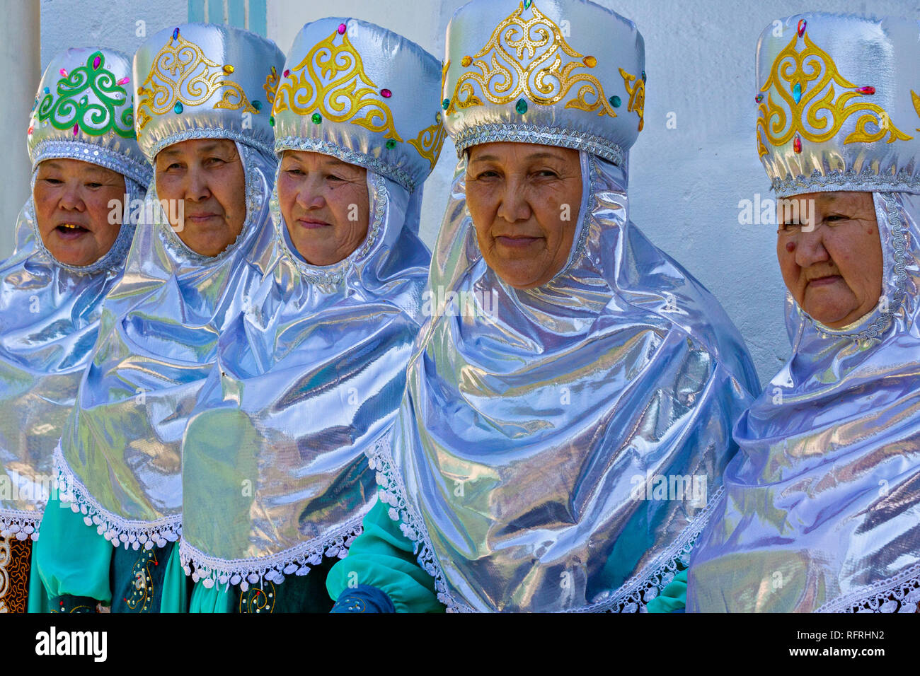 Il kazako anziane donne in costumi tradizionali, in Shymkent in Kazakhstan. Foto Stock
