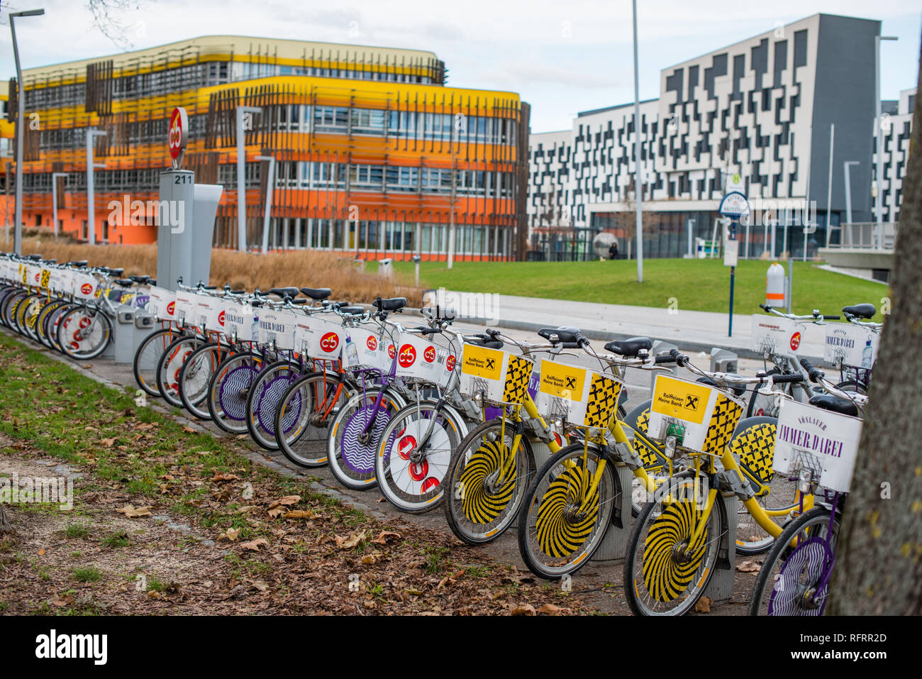 Il D3 e annuncio complesso amministrativo presso le Università di Vienna di economia e affari. Vienna, Austria. Foto Stock