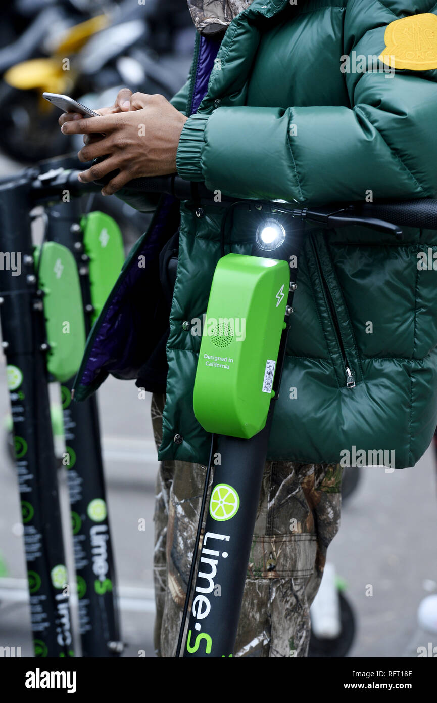 E-Scooter Limes a Parigi - Francia Foto Stock