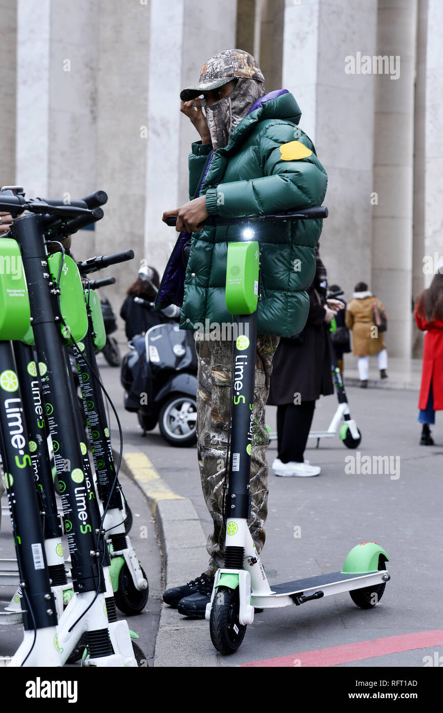 E-Scooter Limes a Parigi - Francia Foto Stock