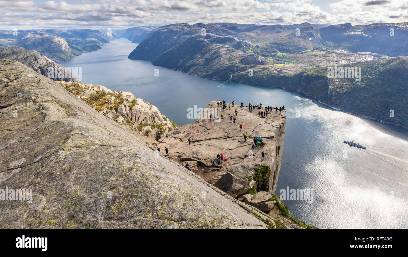 Prekestolen (il pulpito Rock) sopra il Lysefjord vicino a Stavanger, Norvegia Foto Stock