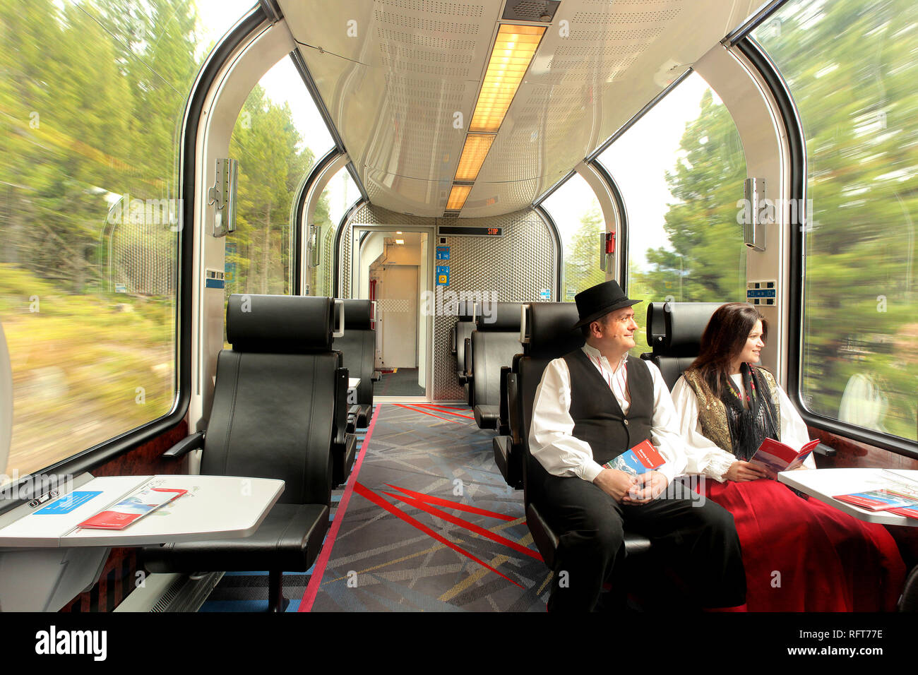 Il Bernina Express, Canton Grigioni (Grigioni), Svizzera, Europa Foto Stock