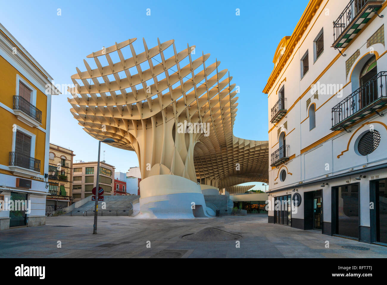 Metropol Parasol, una struttura in legno popolarmente noto come Setas de Sevilla, Plaza de la Encarnación, Siviglia, Andalusia, Spagna, Europa Foto Stock