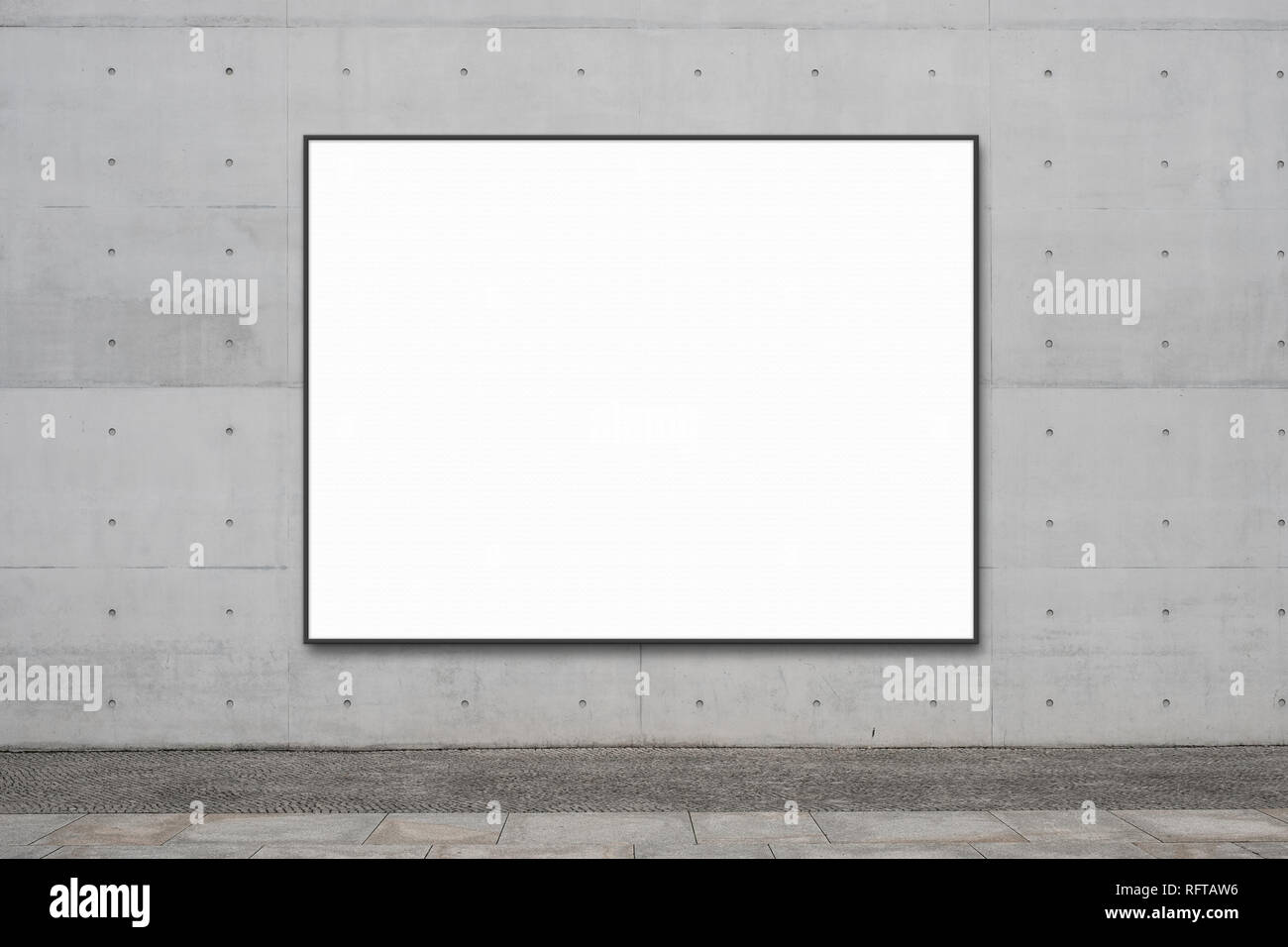 Tabellone vuoto sulla parete in calcestruzzo con copia spazio per pubblicità banner , mock up Foto Stock