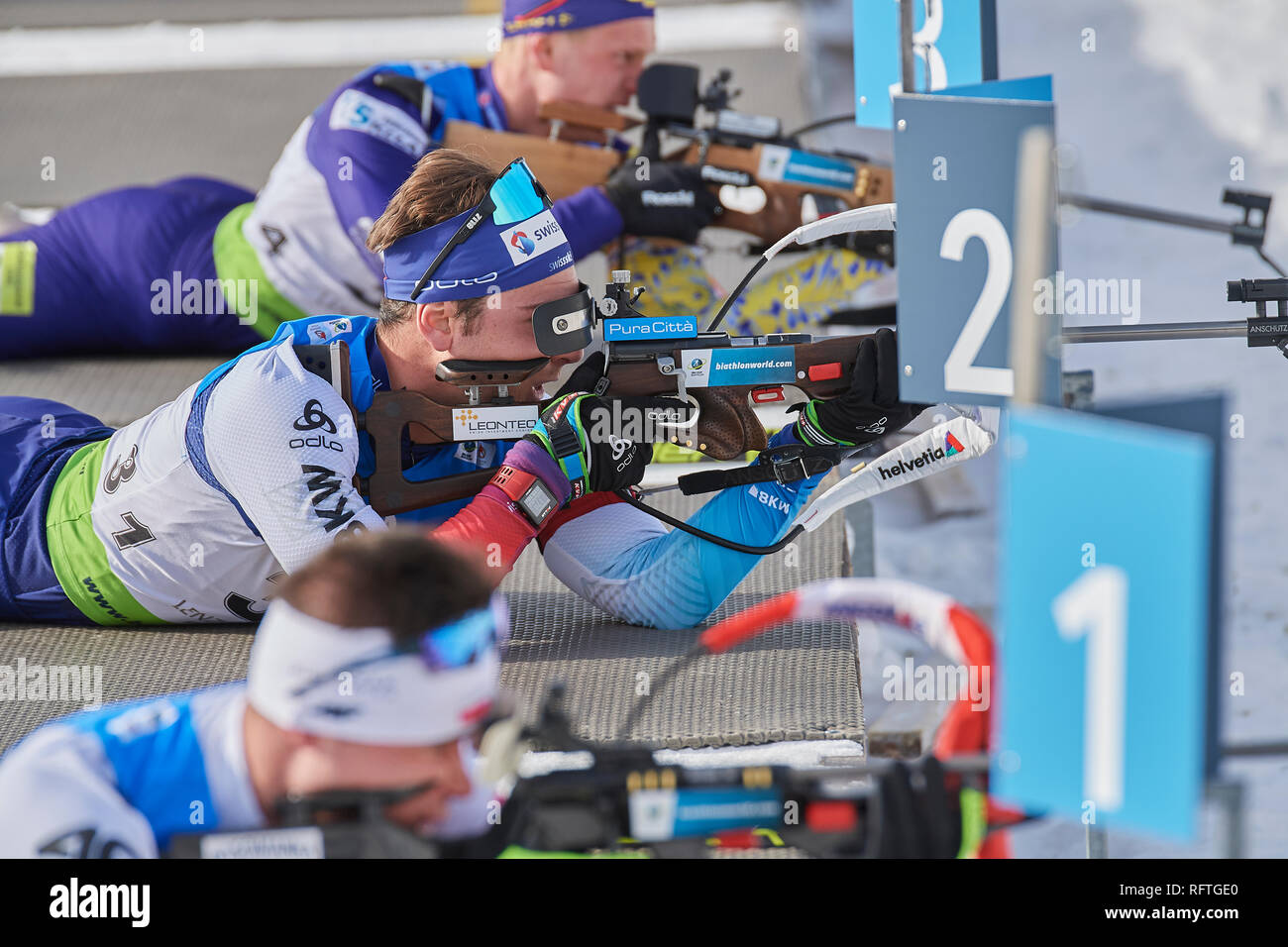 Lenzerheide, Svizzera. 26 gen, 2019. Joscha Burkhalter durante il 2019 Biathlon IBU Cup Uomini 12,5 km inseguimento concorrenza a Lenzerheide. Credito: Rolf Simeone/Alamy Live News Foto Stock