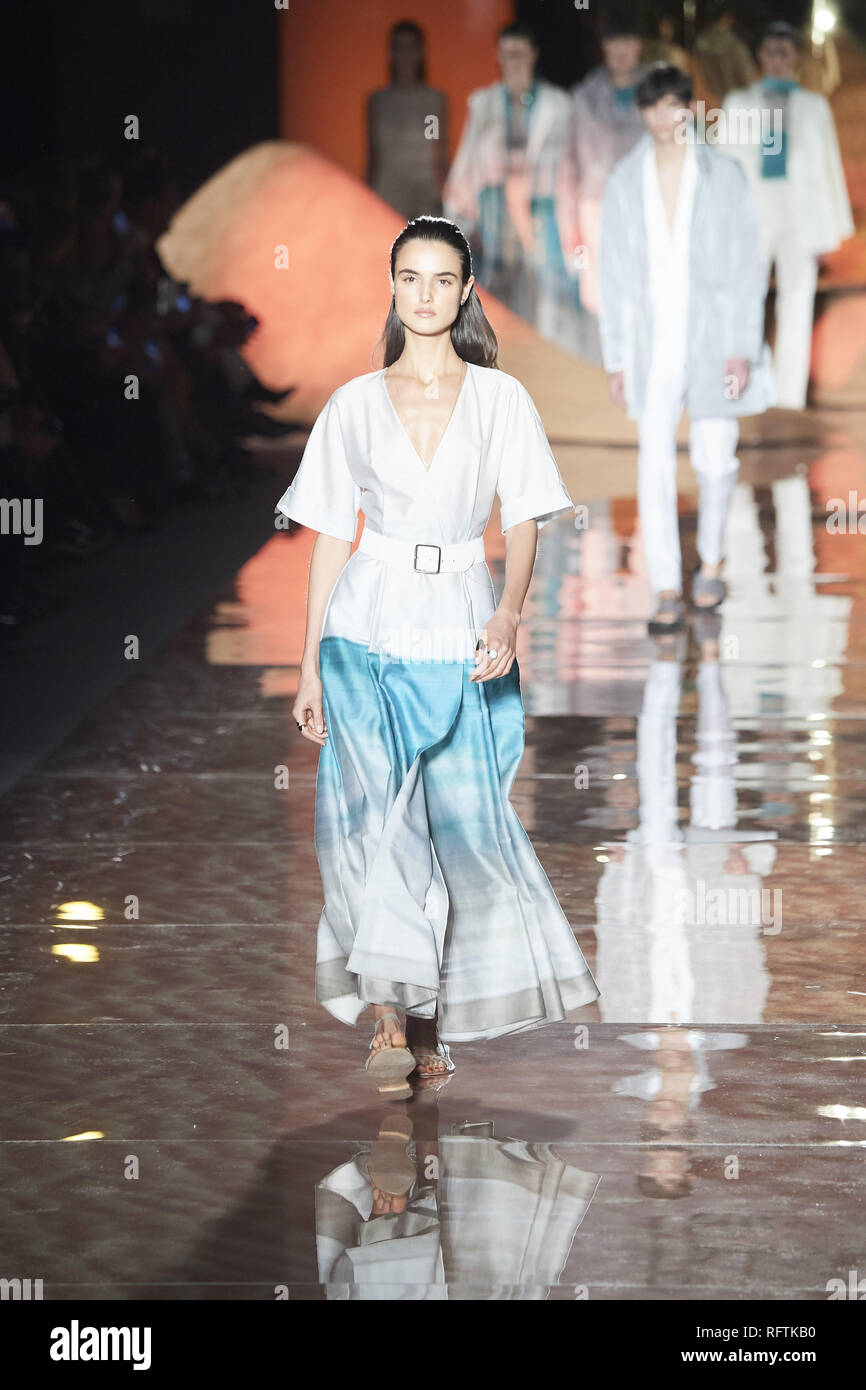 Madrid, Madrid, Spagna. 26 gen, 2019. I modelli a piedi la pista al Pedro Del Hierro fashion show durante la Mercedes Benz Fashion Week Primavera-Estate 2019 al Palacio de Cibeles su gennaio 26, 2019 a Madrid, Spagna Credit: Jack Abuin/ZUMA filo/Alamy Live News Foto Stock