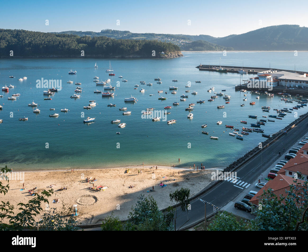 Vista sul Porto di Cedeira, Rias Altas, La Coruña, Galizia, Spagna Foto Stock